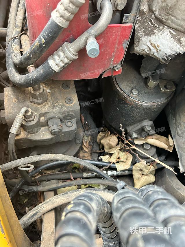 回转马达和主控阀（整机外观）