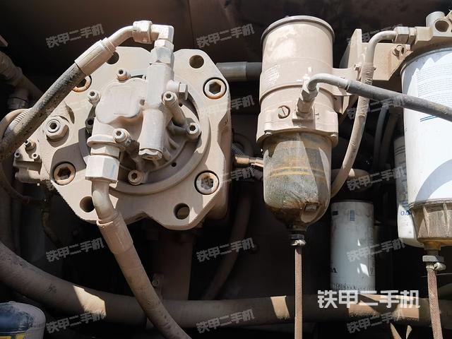 液壓泵艙室正面整體(整機(jī)外觀) 液壓泵艙室正面整體(整機(jī)外觀)