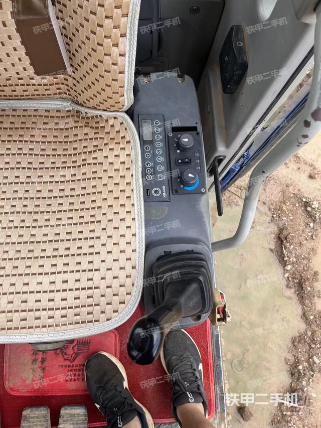 左后方玻璃角标（驾驶室部分）