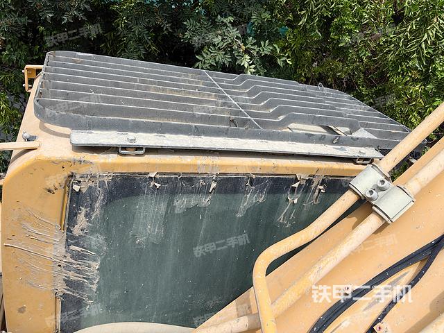 驾驶室顶部（整机外观）