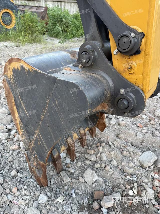 驾驶室顶部（整机外观）