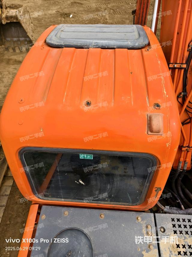 駕駛室頂部(整機外觀) 駕駛室頂部(整機外觀)