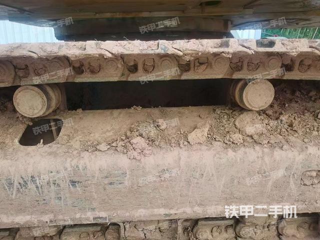 单侧履带整体(整机外观) 单侧履带整体(整机外观)