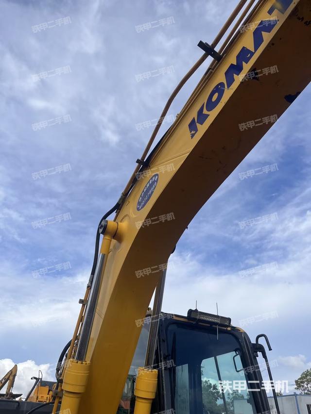 大臂根部 斜视(工作和回转装置) 大臂根部 斜视(工作和回转装置)