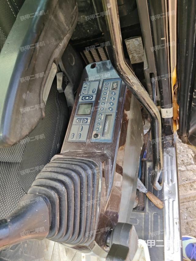 后窗玻璃角標(biāo)（駕駛室部分）