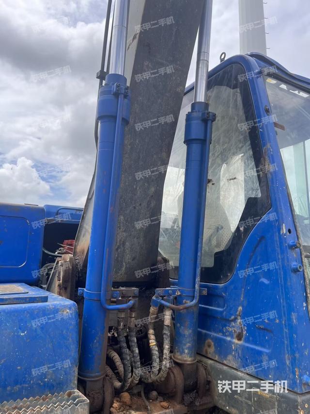 大臂根部 斜视（工作和回转装置）