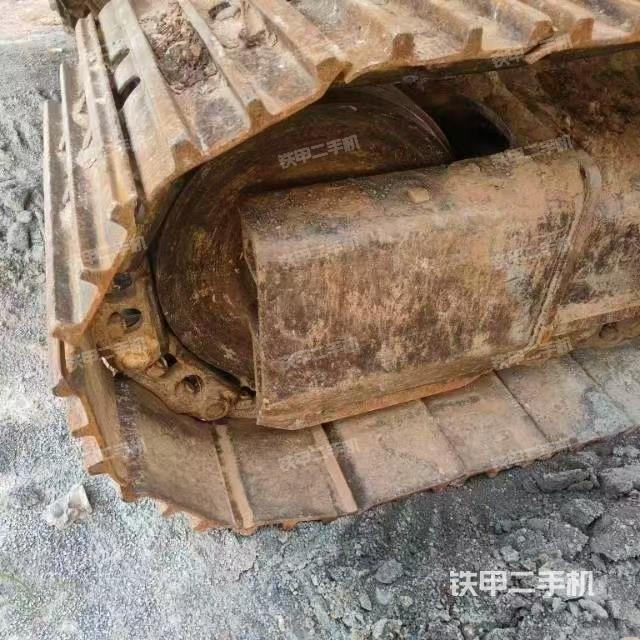 单侧履带整体(整机外观) 单侧履带整体(整机外观)