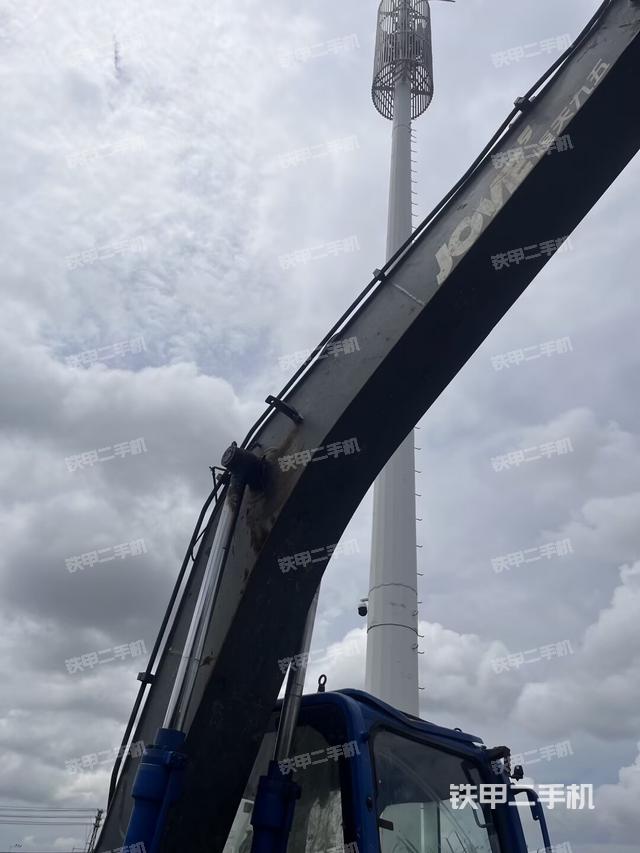 大臂油缸整体 竖拍（工作和回转装置）