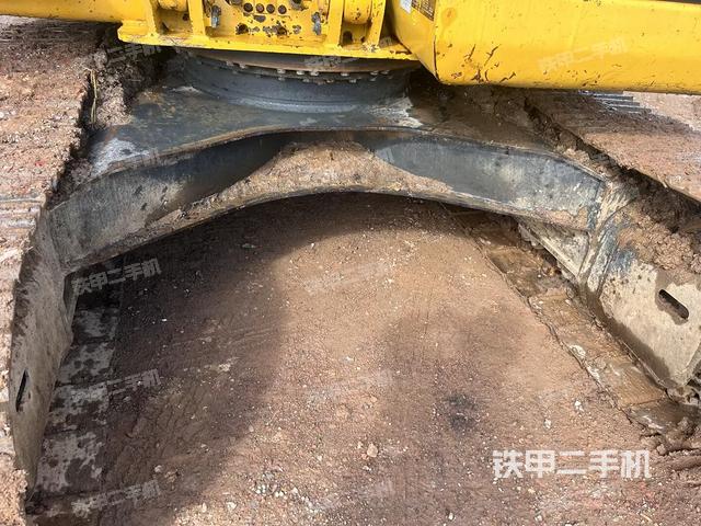 大臂背部俯视(工作和回转装置) 大臂背部俯视(工作和回转装置)