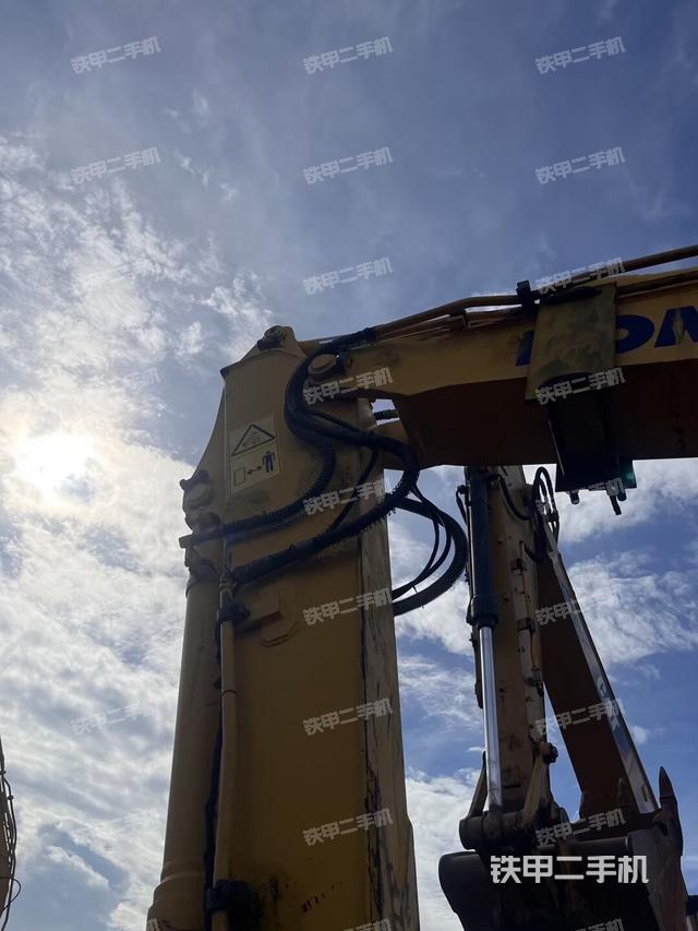 大臂整体 右侧(工作和回转装置) 大臂整体 右侧(工作和回转装置)