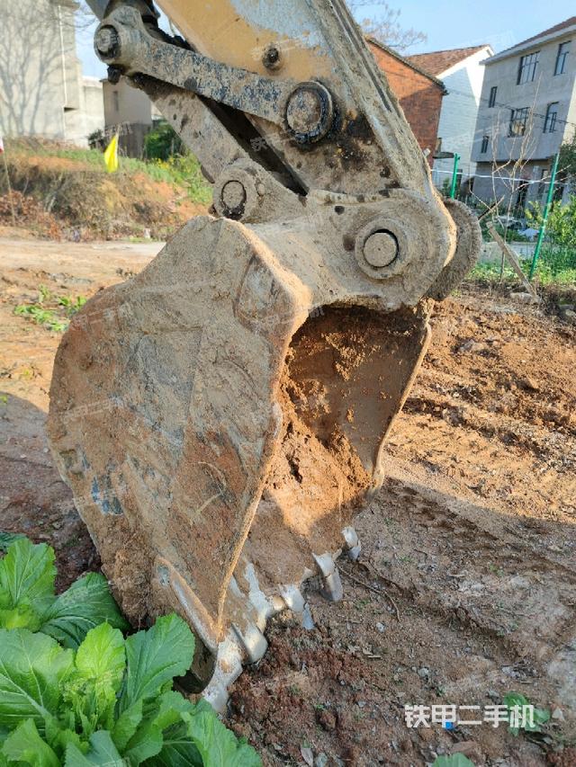 铲斗右后整体(工作和回转装置) 铲斗右后整体(工作和回转装置)