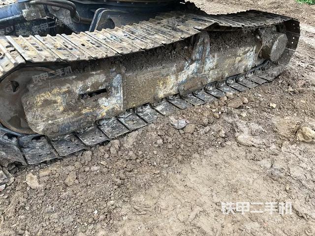 单侧履带整体(整机外观) 单侧履带整体(整机外观)