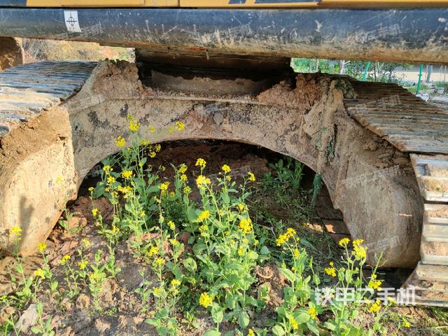 转盘和下车架正前(工作和回转装置) 转盘和下车架正前(工作和回转装置)