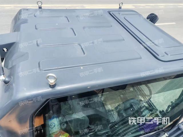 驾驶室顶部(整机外观) 驾驶室顶部(整机外观)