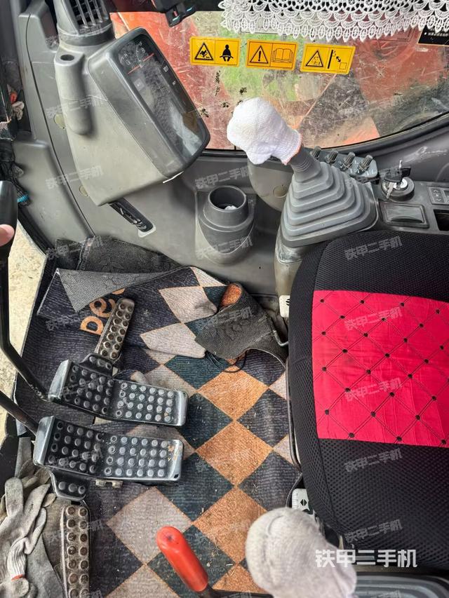 驾驶室整体（整机外观）