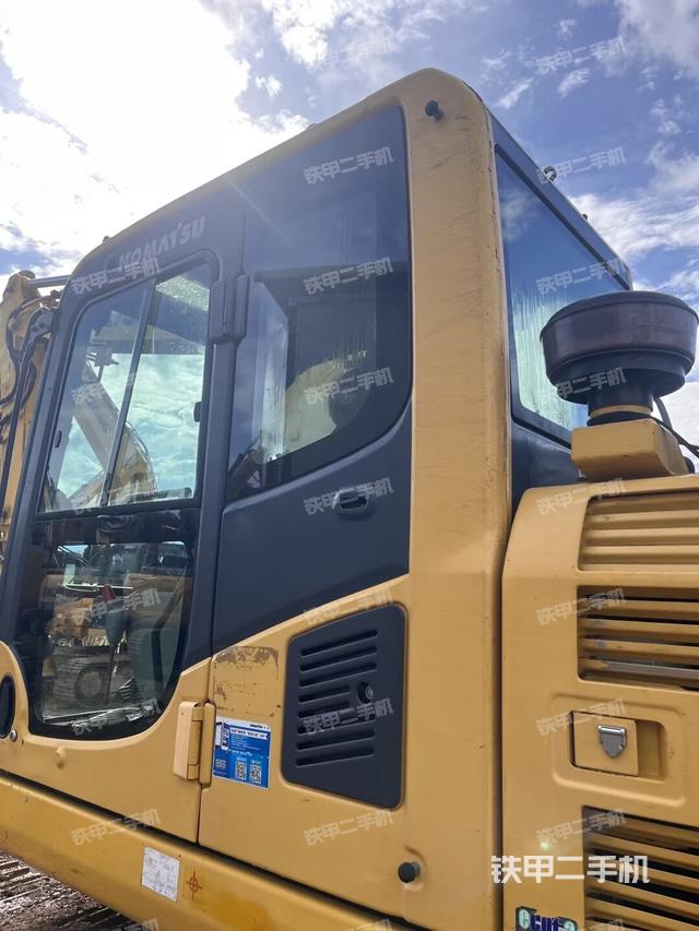 座椅左侧控制台/音响/含左手柄(驾驶室部分) 座椅左侧控制台/音响/含左手柄(驾驶室部分)