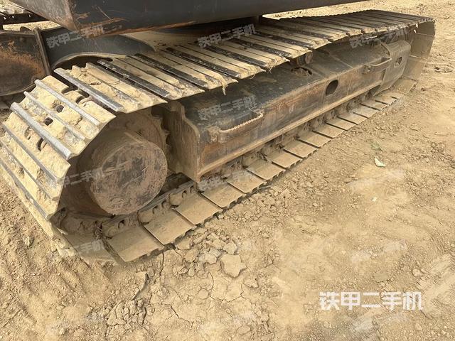 單側(cè)履帶整體(整機外觀) 單側(cè)履帶整體(整機外觀)