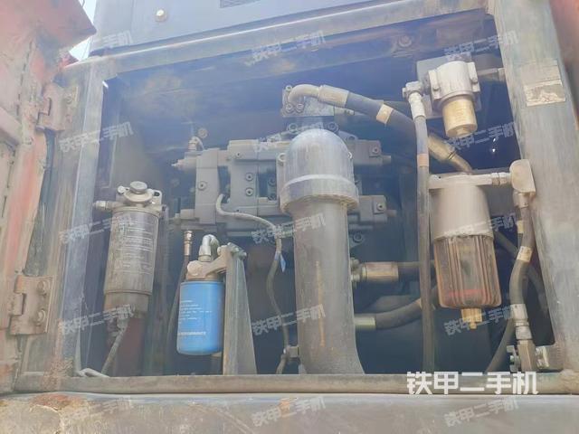液压泵舱室正面整体(整机外观) 液压泵舱室正面整体(整机外观)