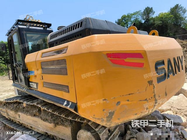 驾驶室顶部(整机外观) 驾驶室顶部(整机外观)