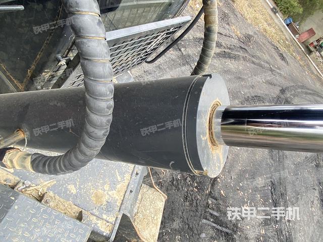 小臂整體左后(工作和回轉(zhuǎn)裝置) 小臂整體左后(工作和回轉(zhuǎn)裝置)