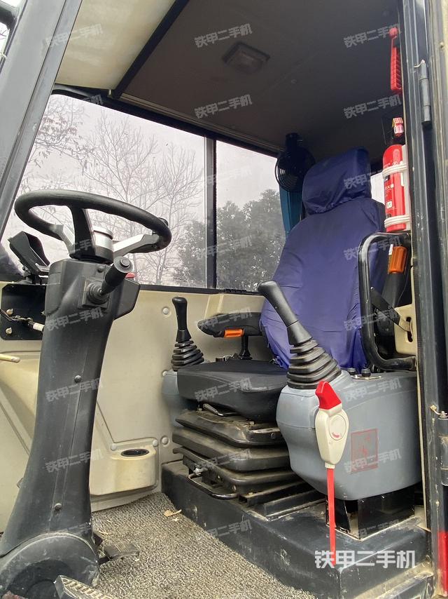 座椅左側(cè)控制臺(tái)/音響/含左手柄(駕駛室部分) 座椅左側(cè)控制臺(tái)/音響/含左手柄(駕駛室部分)