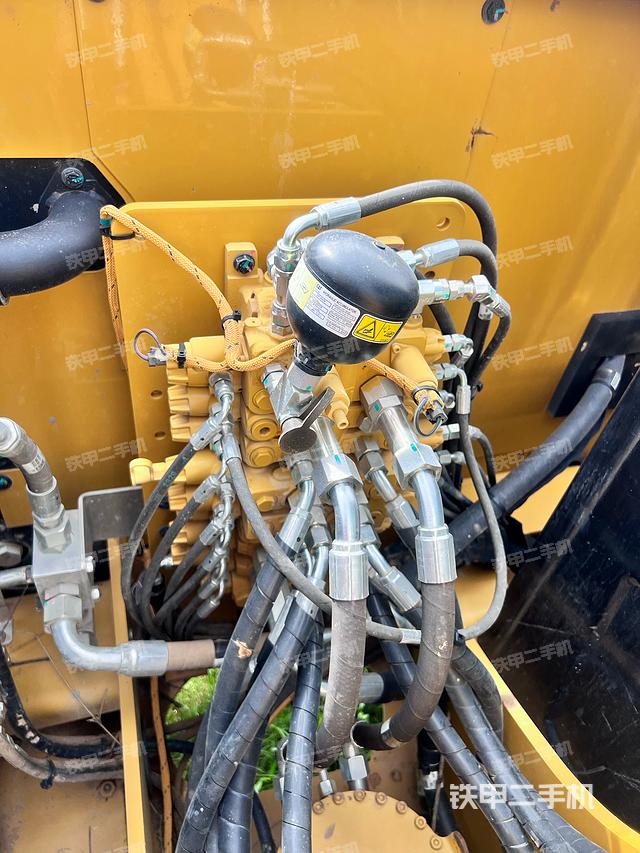 驾驶室顶部（整机外观）