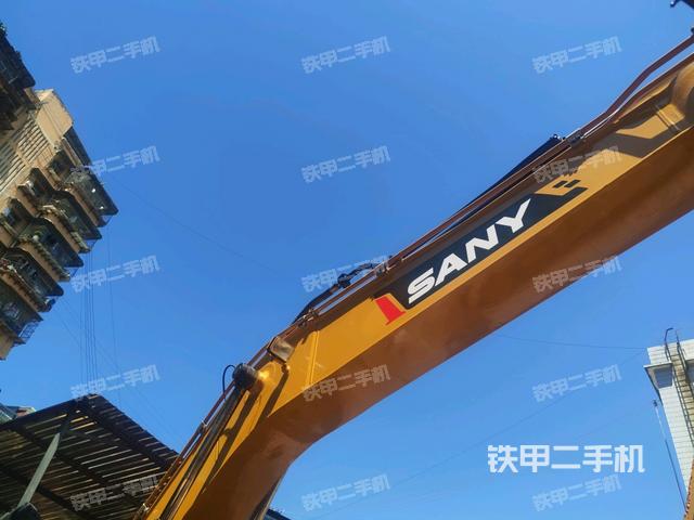 大臂整体 右侧(工作和回转装置) 大臂整体 右侧(工作和回转装置)