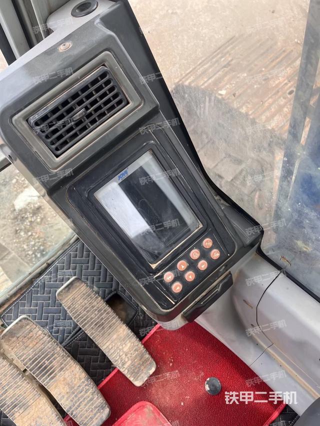 座椅左侧控制台/音响/含左手柄（驾驶室部分）