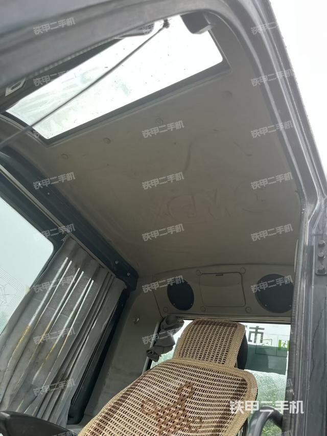 驾驶室顶部(整机外观) 驾驶室顶部(整机外观)