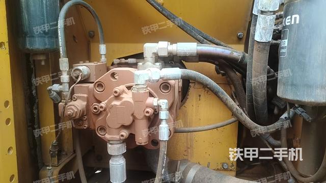 液压泵舱室正面整体(整机外观) 液压泵舱室正面整体(整机外观)