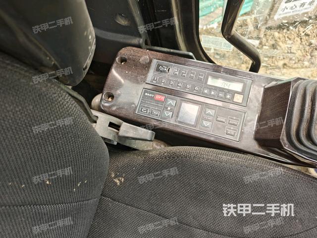 座椅左側控制臺/音響/含左手柄(駕駛室部分) 座椅左側控制臺/音響/含左手柄(駕駛室部分)
