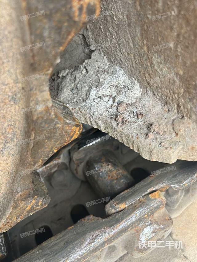 单侧履带整体(整机外观) 单侧履带整体(整机外观)