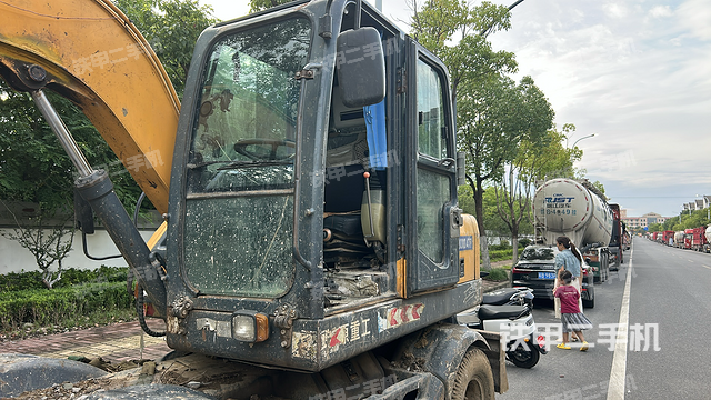 驾驶室整体（整机外观）