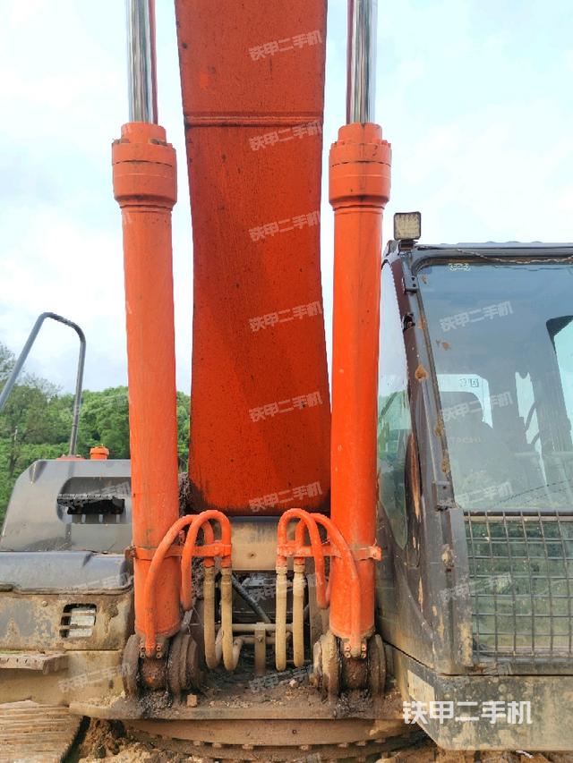 大臂油缸整體?豎拍(工作和回轉(zhuǎn)裝置) 大臂油缸整體?豎拍(工作和回轉(zhuǎn)裝置)