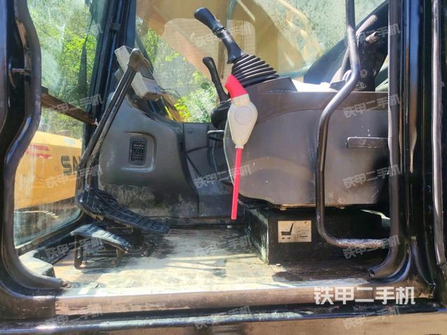 顶棚整体(驾驶室部分) 顶棚整体(驾驶室部分)