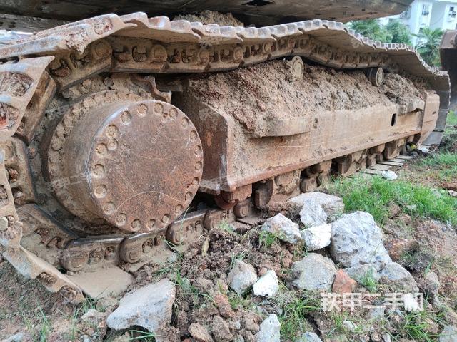 右側(cè)履帶整體(行走機(jī)構(gòu)) 右側(cè)履帶整體(行走機(jī)構(gòu))