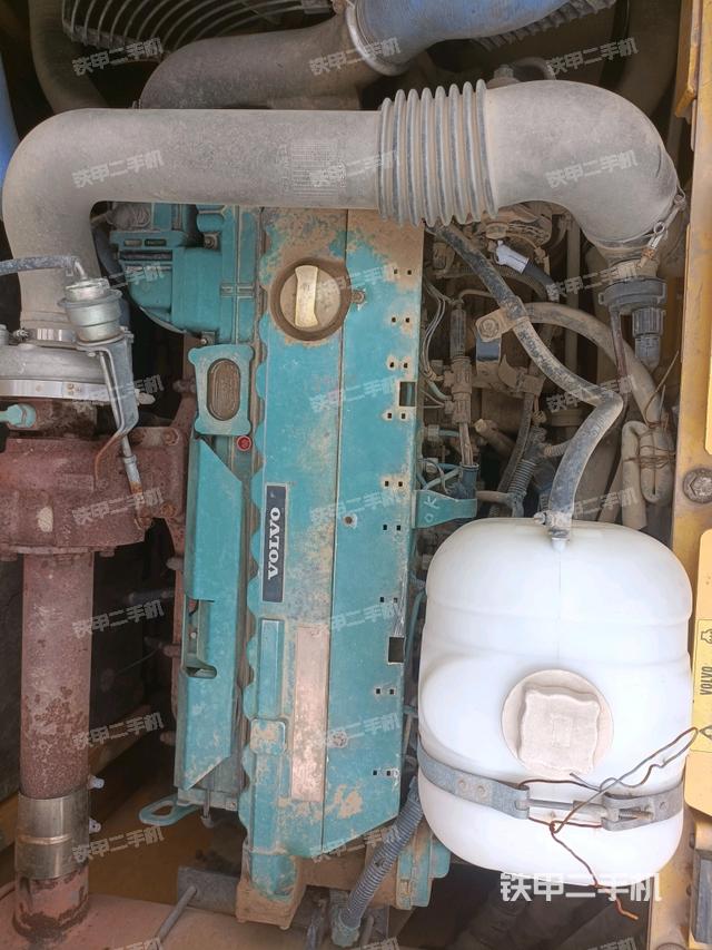 发动机整体俯视(整机外观) 发动机整体俯视(整机外观)