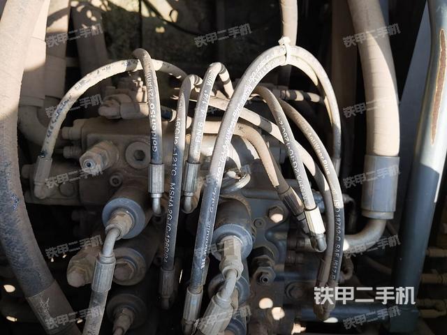 回轉(zhuǎn)馬達(dá)和主控閥(整機(jī)外觀) 回轉(zhuǎn)馬達(dá)和主控閥(整機(jī)外觀)