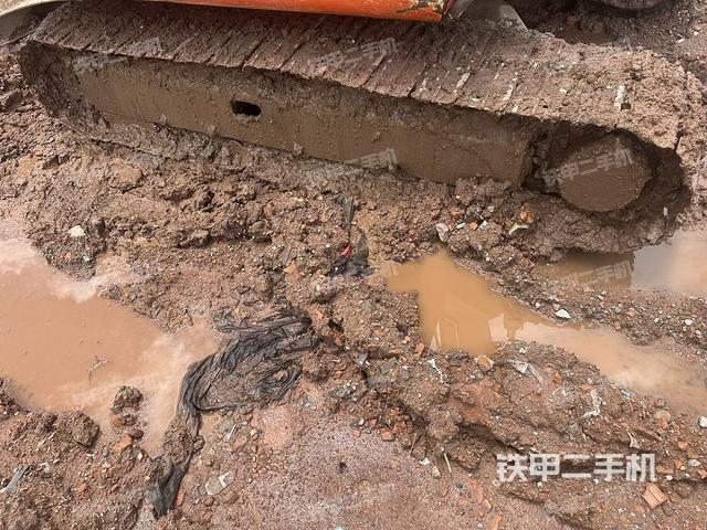 单侧履带整体(整机外观) 单侧履带整体(整机外观)