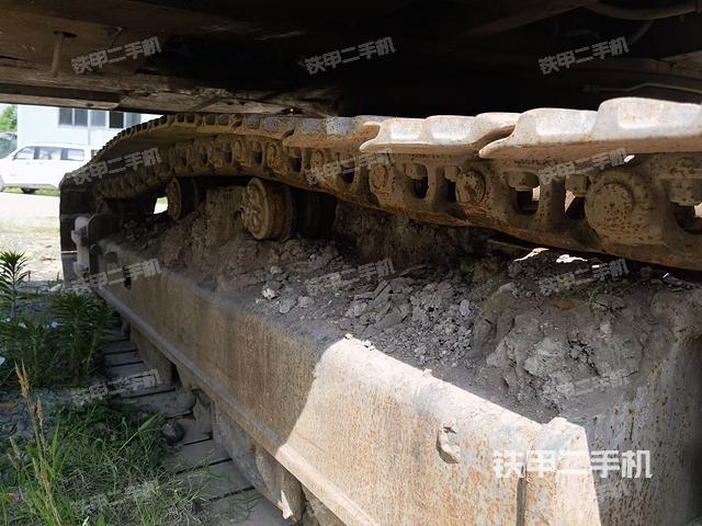 單側(cè)履帶整體(整機(jī)外觀) 單側(cè)履帶整體(整機(jī)外觀)