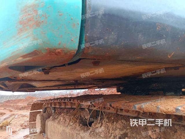 單側(cè)履帶整體(整機(jī)外觀) 單側(cè)履帶整體(整機(jī)外觀)