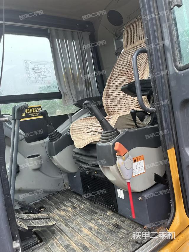 驾驶室整体(整机外观) 驾驶室整体(整机外观)