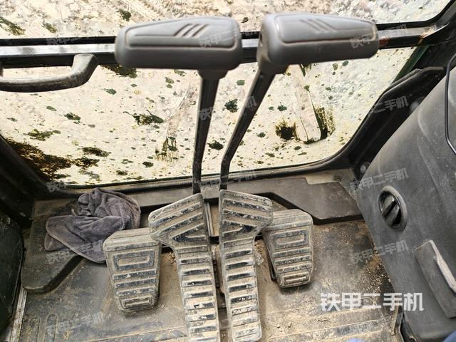 后窗玻璃角標(駕駛室部分) 后窗玻璃角標(駕駛室部分)