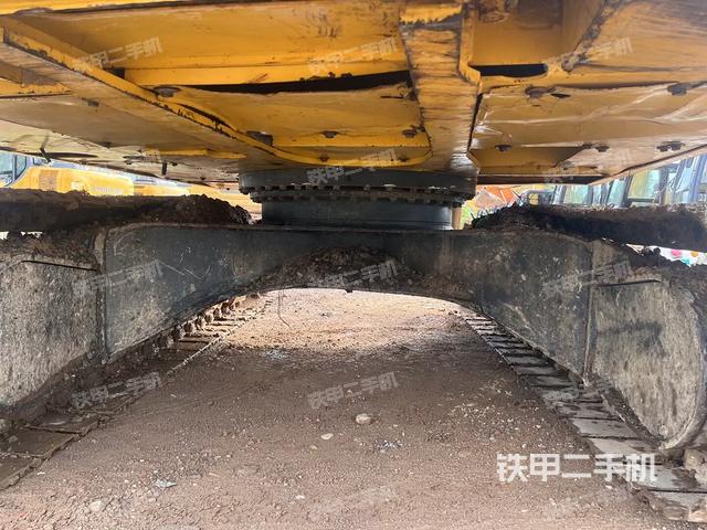 右侧履带整体(行走机构) 右侧履带整体(行走机构)