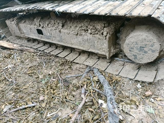单侧履带整体(整机外观) 单侧履带整体(整机外观)