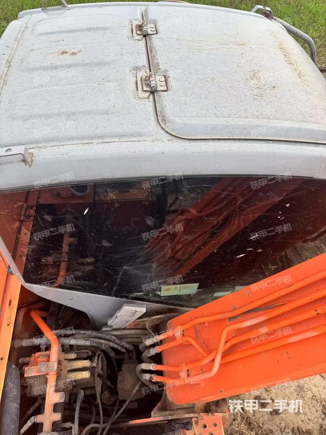 驾驶室顶部（整机外观）