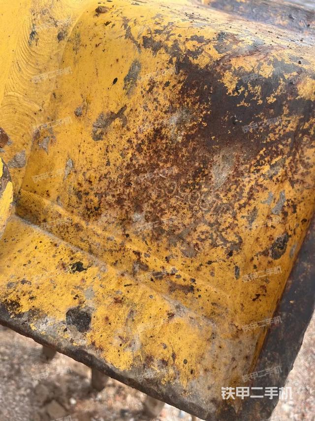 大臂油缸整体 竖拍(工作和回转装置) 大臂油缸整体 竖拍(工作和回转装置)