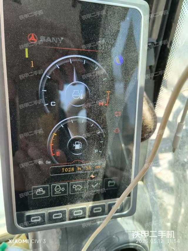 驾驶室整体(整机外观) 驾驶室整体(整机外观)