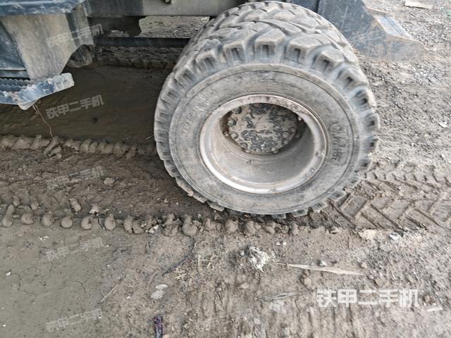 左驅(qū)動(dòng)輪(行走機(jī)構(gòu)) 左驅(qū)動(dòng)輪(行走機(jī)構(gòu))