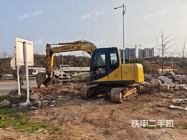 驾驶室整体(整机外观) 驾驶室整体(整机外观)